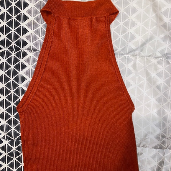 Orange front zip crop top. - Picture 1 of 4